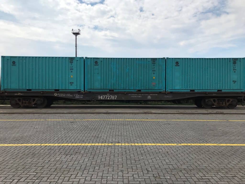 Container delivery by railway